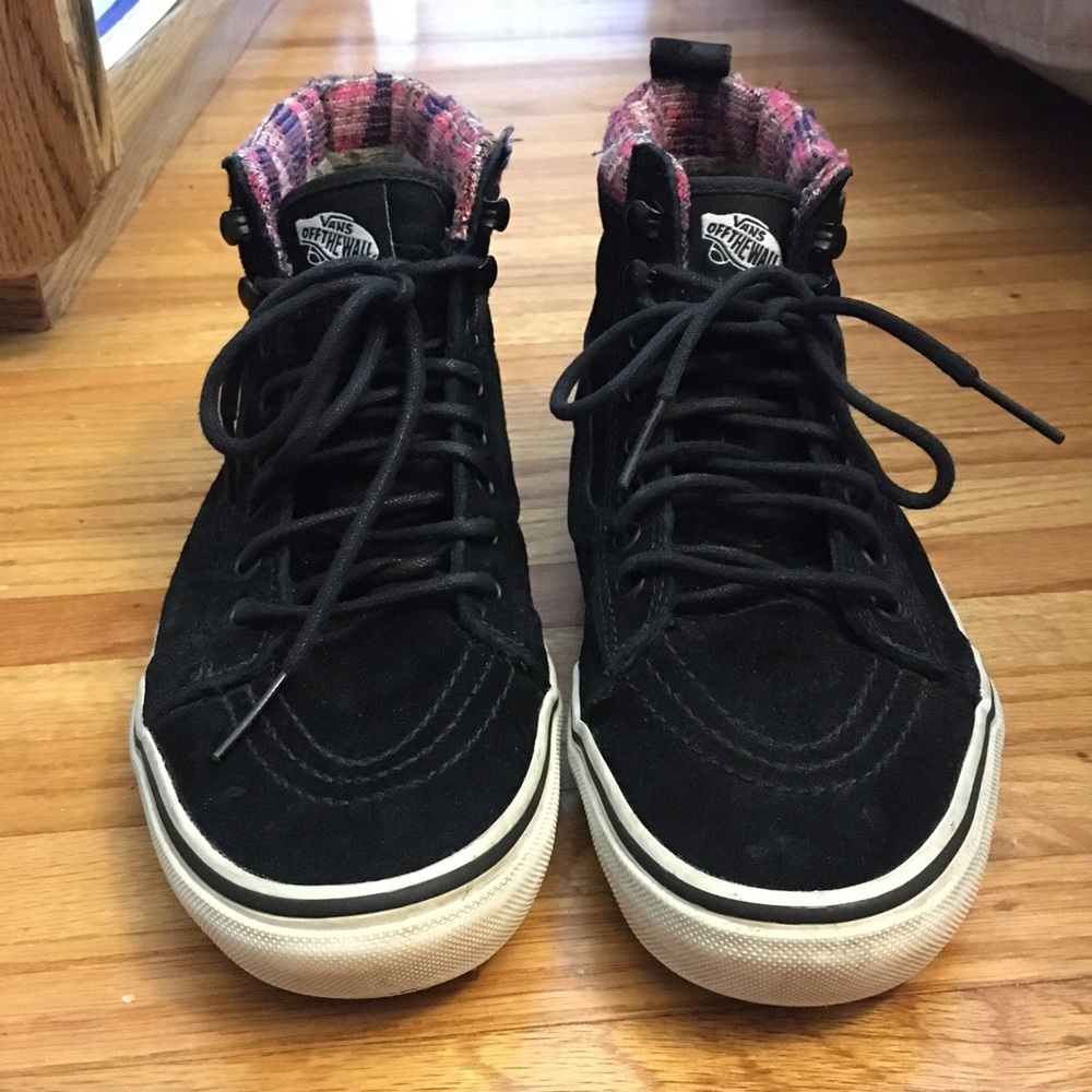 𝗕𝗹𝗮𝗰𝗸 𝗛𝗶𝗴𝗵 𝗧𝗼𝗽 𝗩𝗮𝗻𝘀